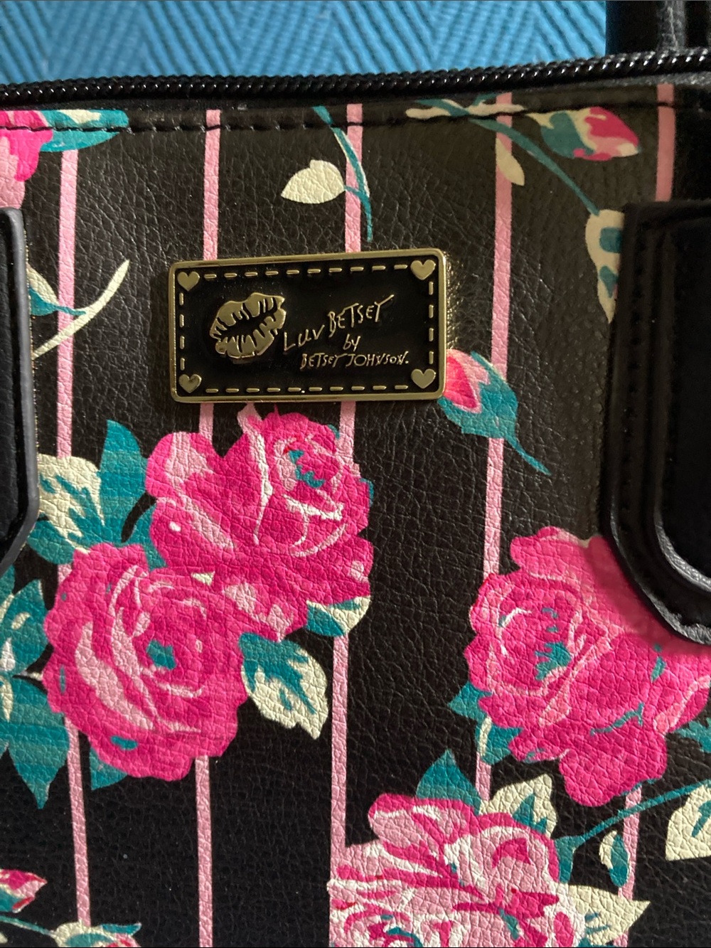BETSEY JOHNSON black floral & quilted bag - Picture 2 of 9